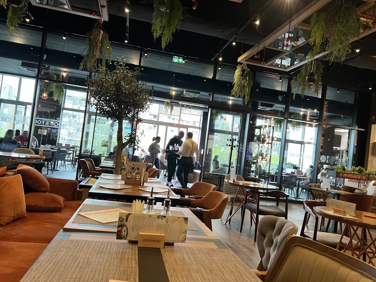 Monument Beo Shopping Center