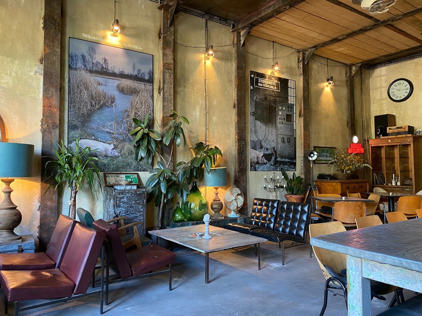 Stovarište restaurant