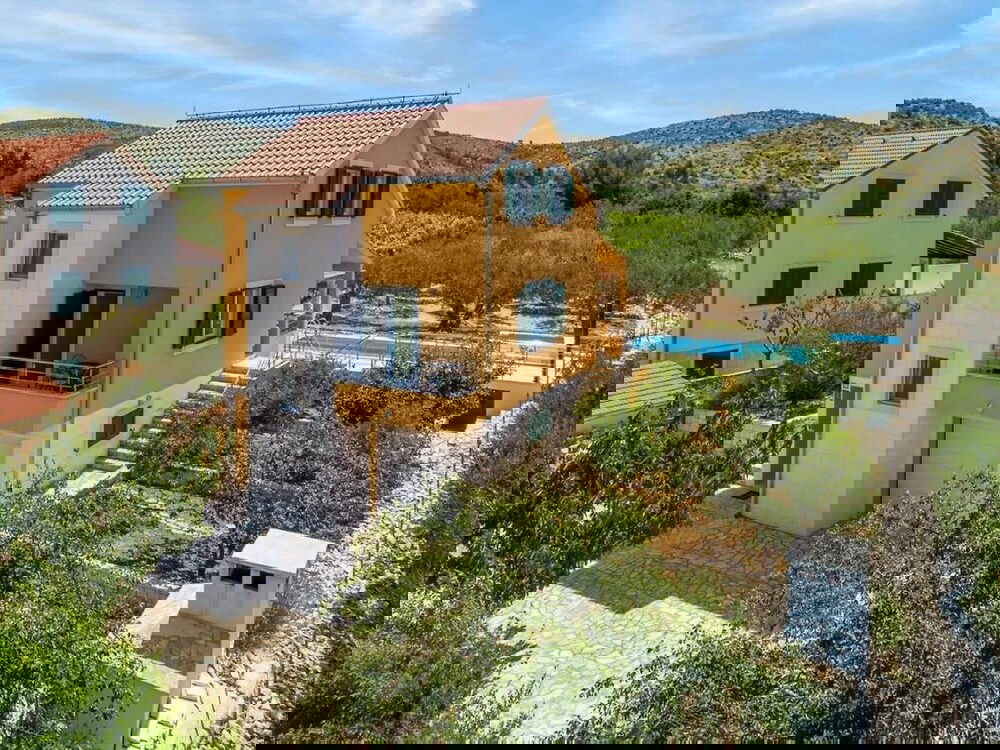 Villa Jelena with pool on the island of Brač