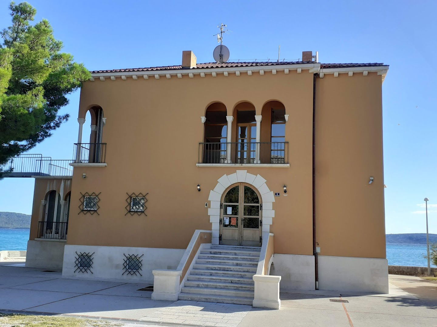 Glazbena škola Josipa Hatzea, dislocirani odjel Kaštela