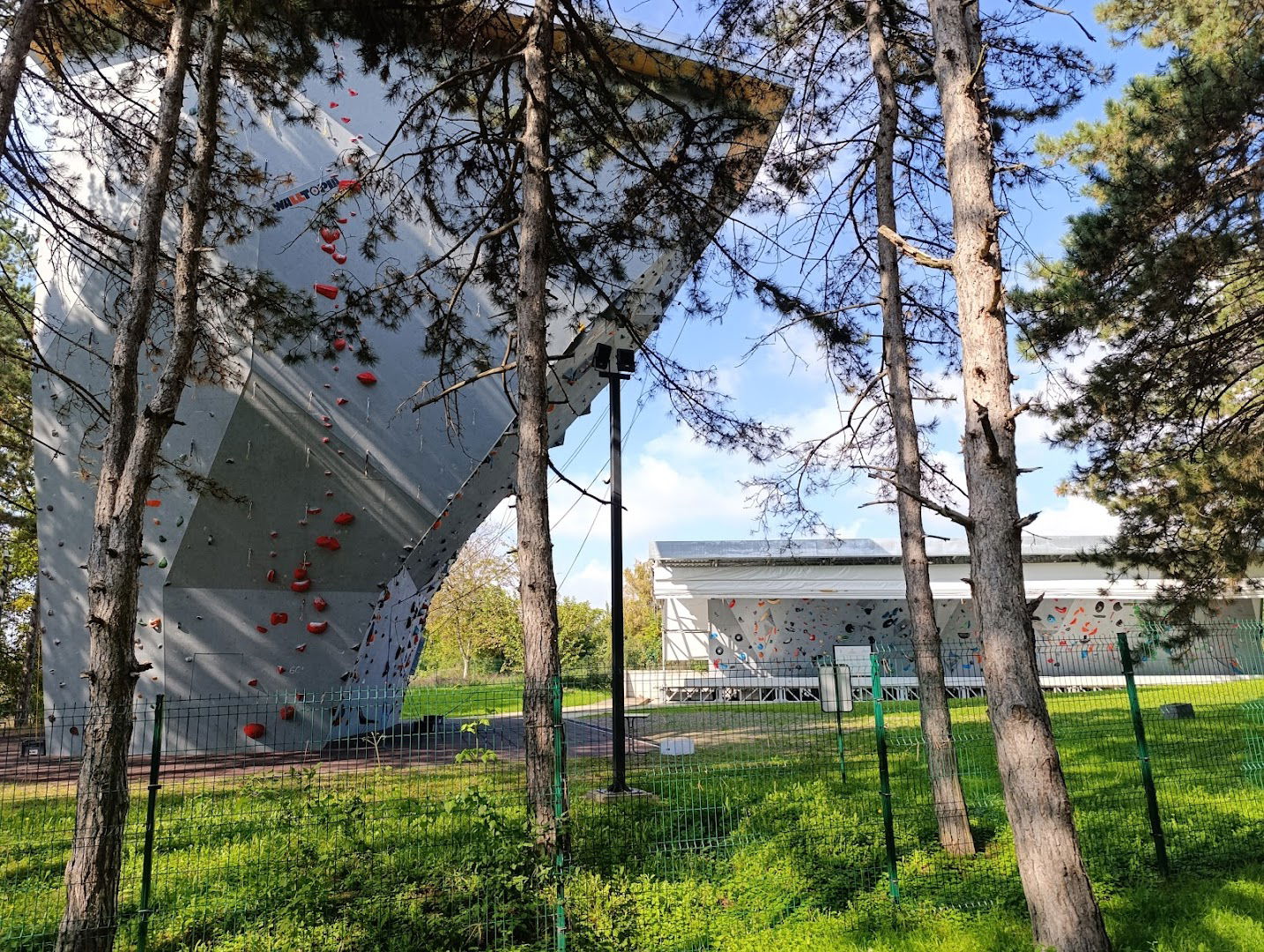 Veštačka Stena, Zavod za sport i medicinu sporta RS, Košutnjak