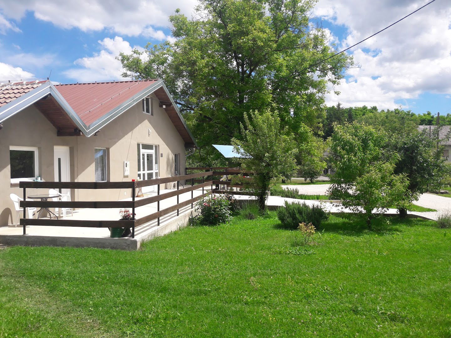 OBITELJSKI DOM ''NADA''