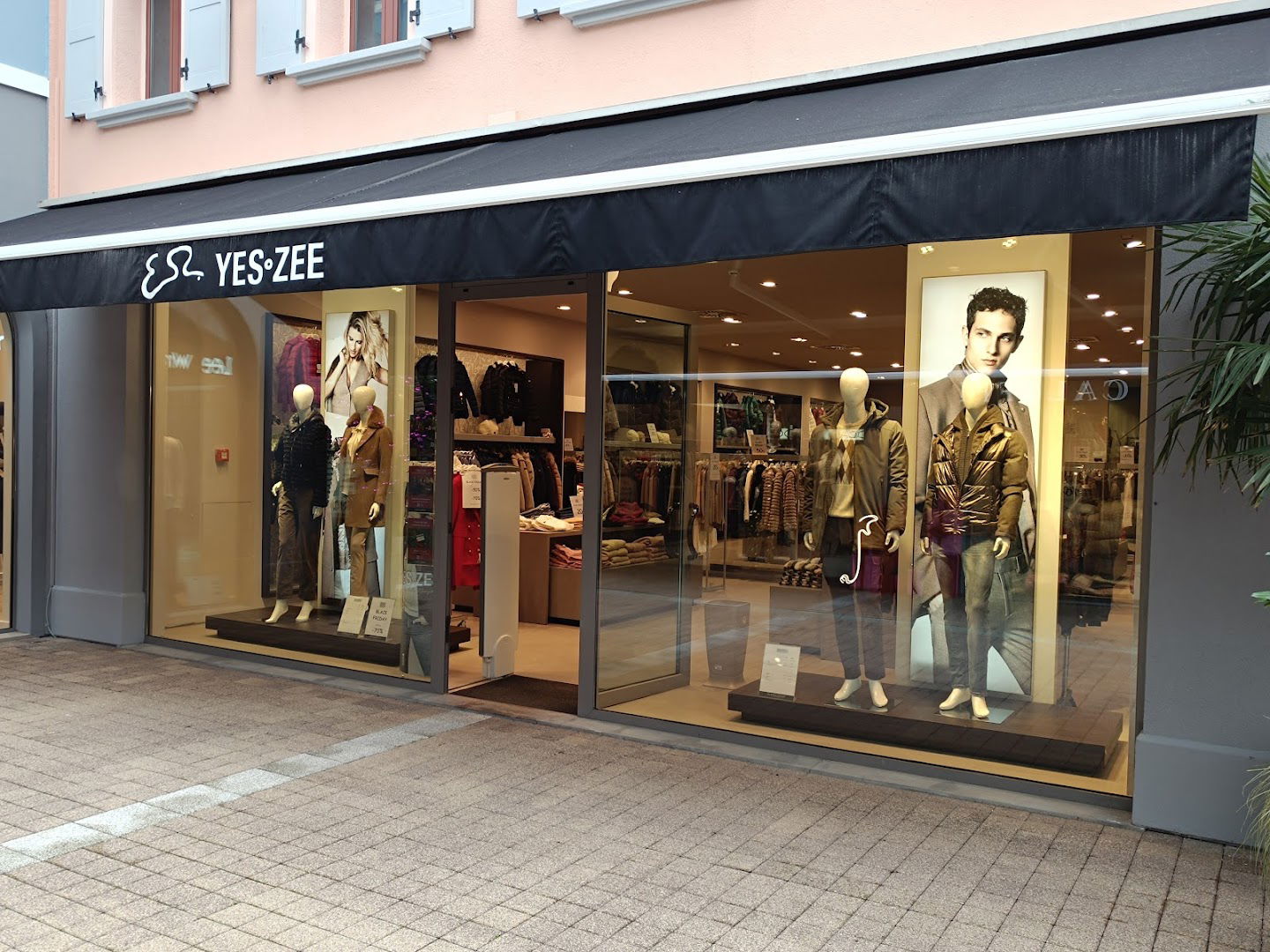 YES ZEE Outlet - Palmanova