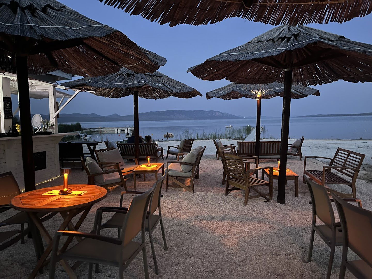 Beach Bar " Vransko Jezero "