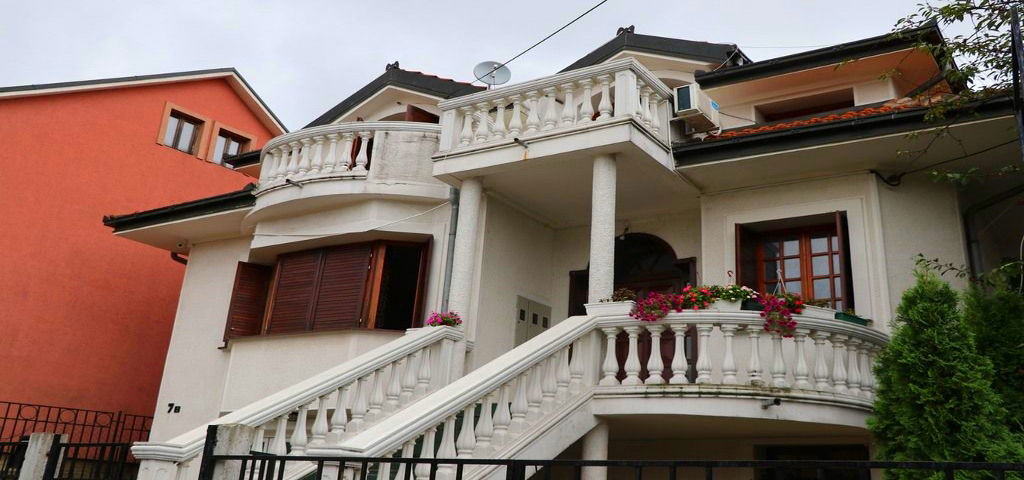 Bakina i Dekina Priča