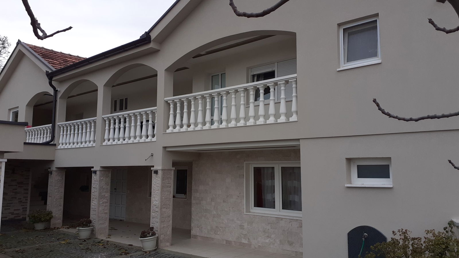 Prenoćite kod Tonke