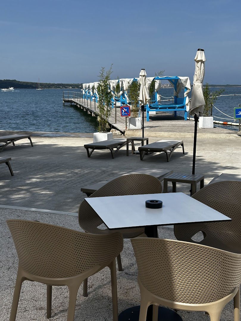 Monty's Dog Beach & Bar Portorož