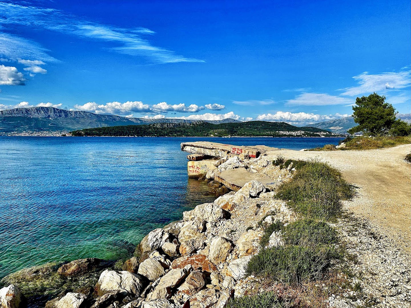 Budget Cliff jumping / molo for jumping