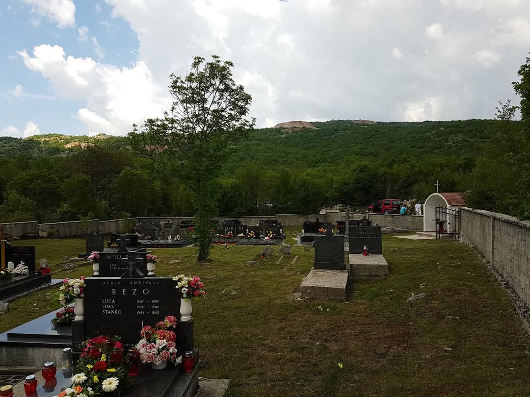 Groblje u KORITIMA (Vukoja)