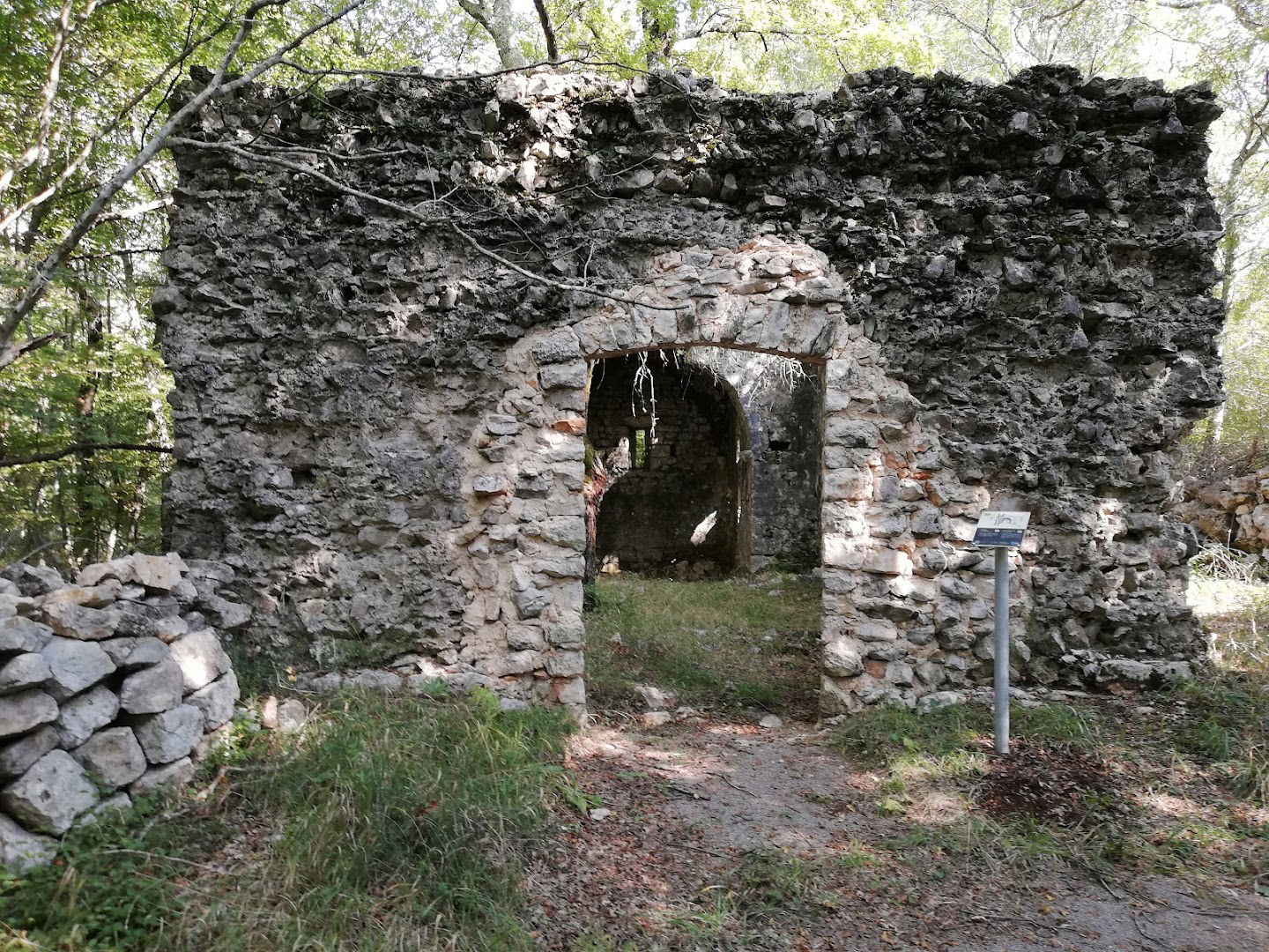Church of St. Nicholas remains)