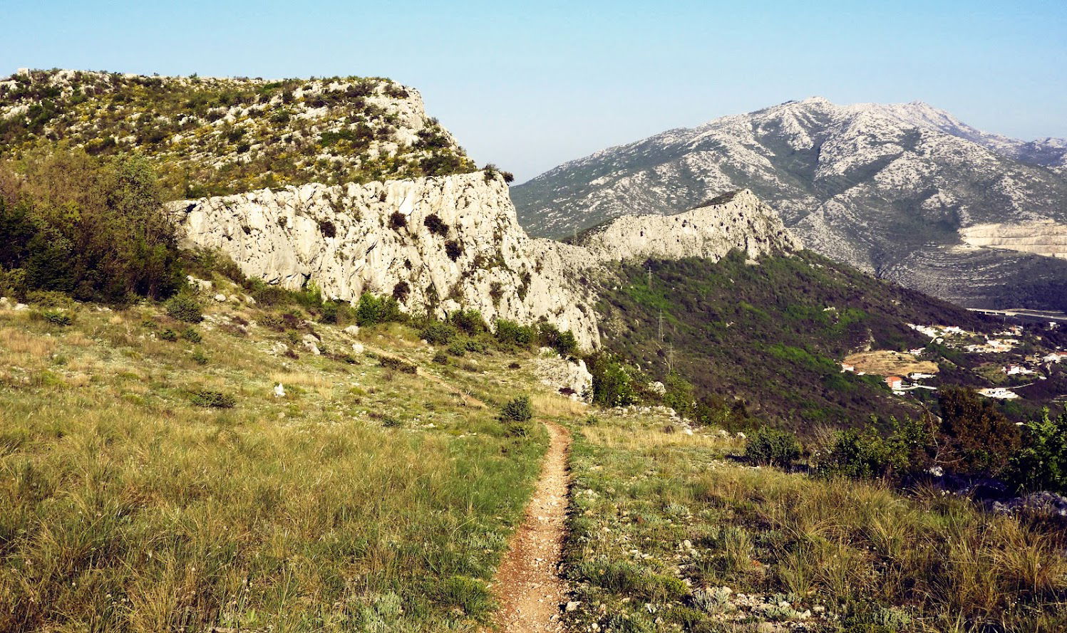 Planinarski put do gornjeg zip-line a kraj bunkera