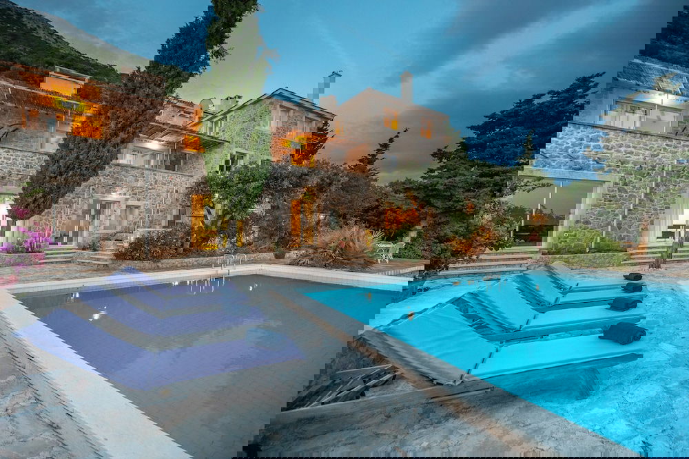 Stone Houses Dinga?, Potomje