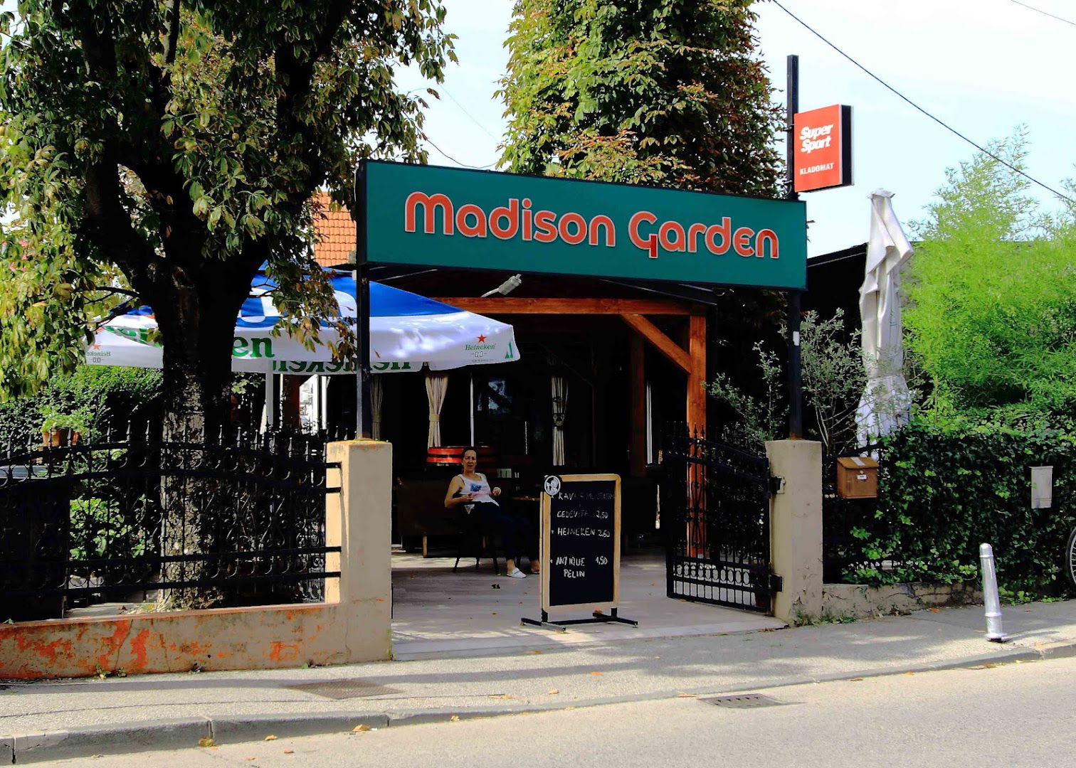 Bistro Madison Garden