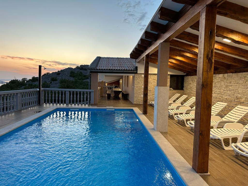 House with pool Robert 2