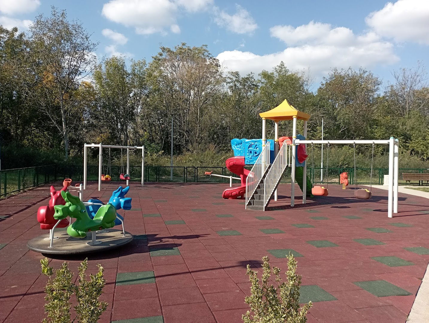 Дечије игралиште "Флоре Сендс"