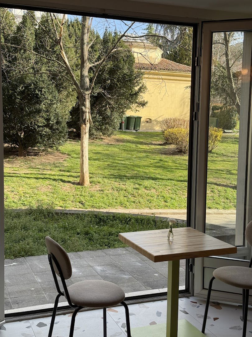 BASIC coffee & breakfast