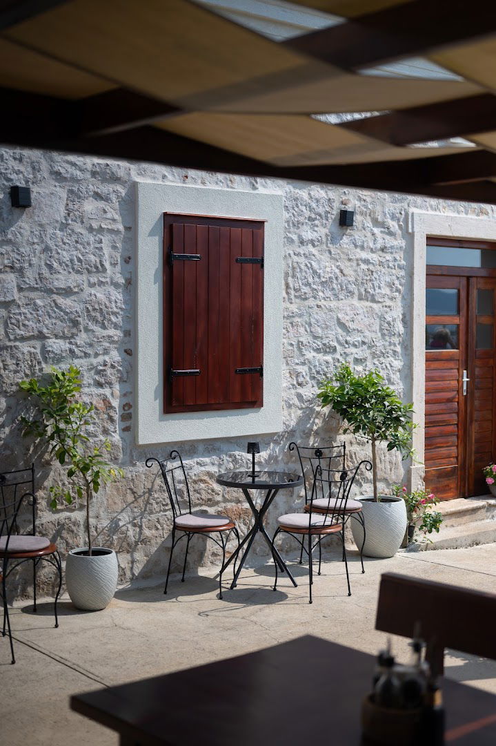 Vinoteka & bar Stara kuća